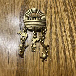 NOAHS ARK PIN BROOCH GOLD TONE